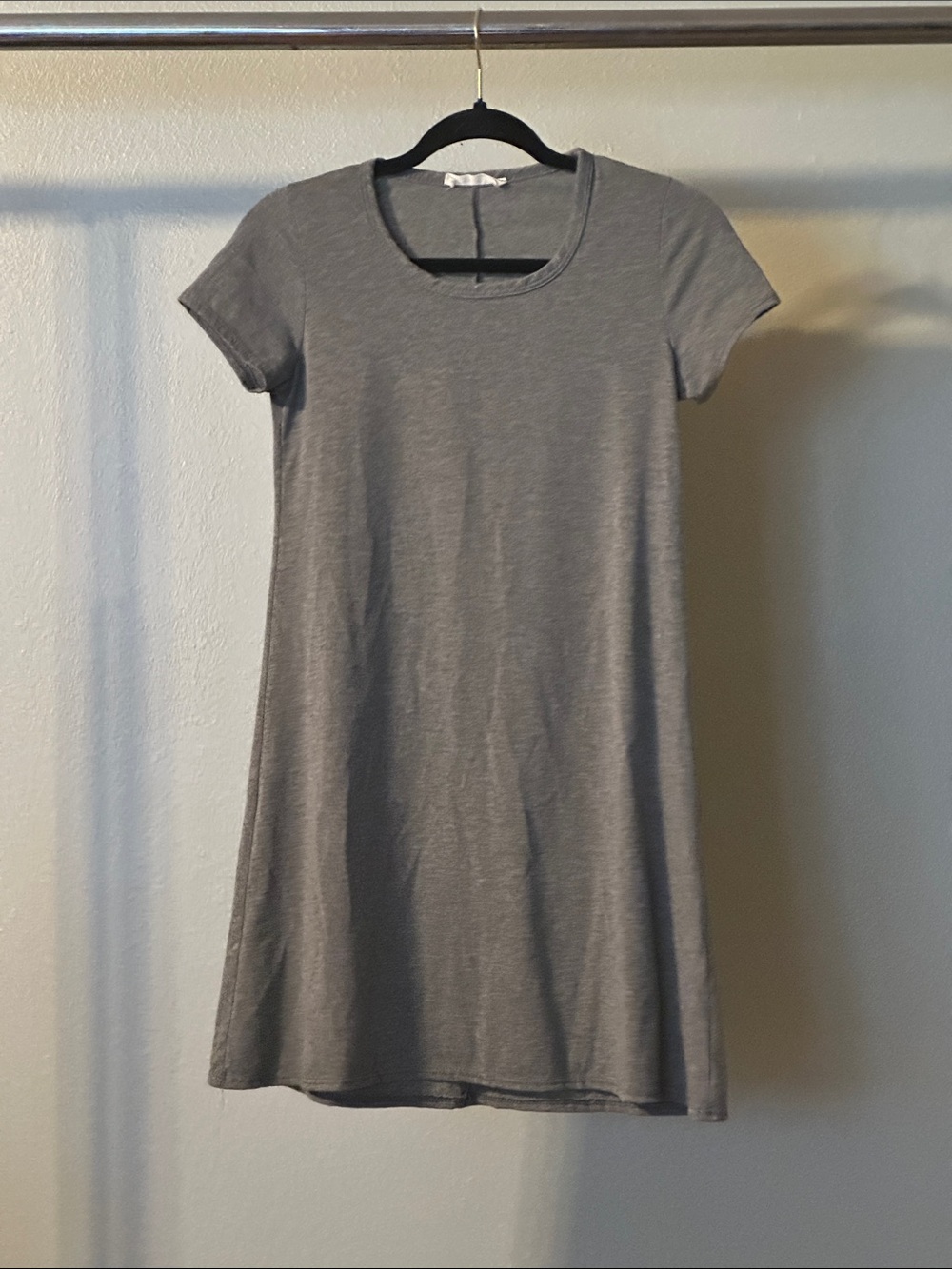 Classic Scoop Neck Short Sleeve Tunic in Gray
